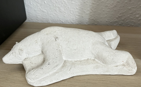 Eisbär Unikat aus Gips, ca. Höhe 25cm    Foto © Privat