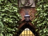 © W. Bentz - Berliner Stadtwappen über der Eingangstür wurde von dem Berliner Bildhauer Ludwig Isenbeck  aus Muschelkalk angefertigt