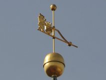 Wetterfahne der Berliner Nikolaikirche mit B  Musold Fotogruppe im Mlenbecker Land SichtWeisen