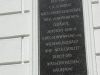 Marmortafel mit der Geschichte des Hauses Poststr. 21-22, am Ende befindet sich ein Berliner Bär mit einem Anker in den Pfoten © Christa Junge
