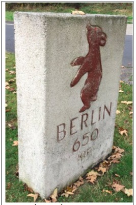 Erster Berliner Meilenstein von 1954, heutiger Standort Rasthof Epgert an der A 3 Richtung Köln Foto © Michael Damm 16.10.2016