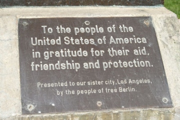 Griffeth Park USA, Berliner Bronzetafel Foto© Stefan Korol 2017-LA-Baer-Inschrift
