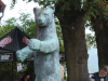 Berliner Bär in Ihme-Roloven mit einem Luftballon vom Tag der offenen Tür