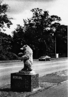 Der Berliner Bär am heutigen Standort an der Berliner Landesgrenze in Staaken. Aufnahme Gerhard Hinz, 2004